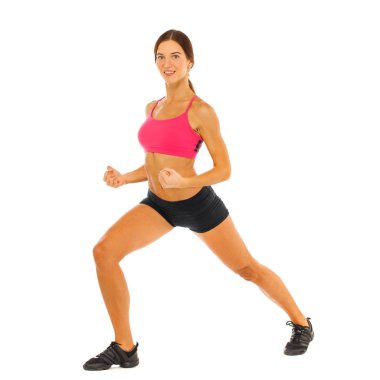 Kırmızı üst ve siyah şort genç fitness esmer kadın 