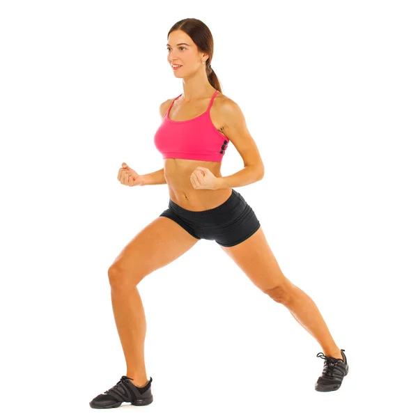 Junge Fitness-Brünette in rotem Top und schwarzen Shorts — Stockfoto