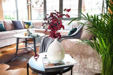 Oturma odasındaki iç kahve masası.