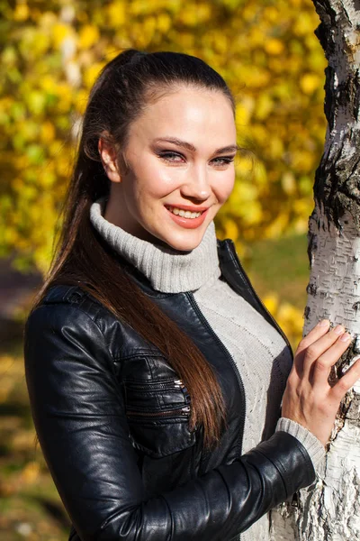 Portrait of a young beautiful model in a black leather jacket — Stock Photo, Image