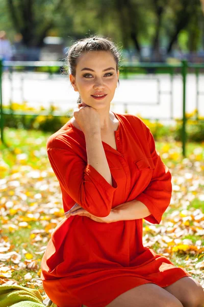 Portrait close up of young beautiful brunette woman — Stock Photo, Image