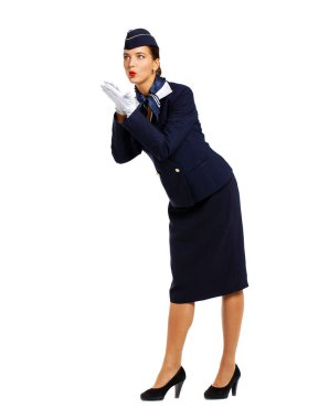 Mavi üniformalı güzel Rus hostes. 