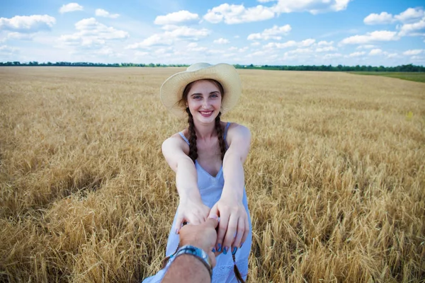 Come with me, young beautiful girl holds the hand of a man in a — Stock Photo, Image