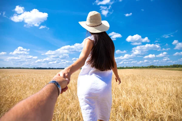 Come with me, young beautiful girl holds the hand of a man in a — Stock Photo, Image