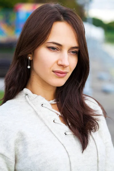 Portrait of beautiful young woman — Stock Photo, Image