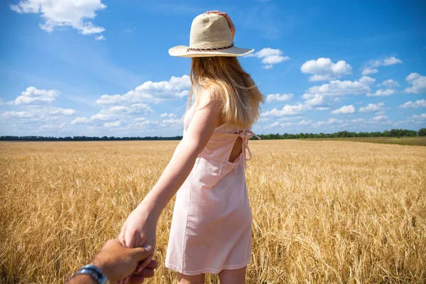 Come with me, young beautiful girl holds the hand of a man in a — Stock Photo, Image