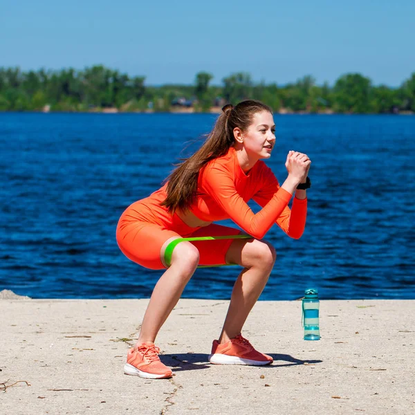 Mujer Fitness Calle Verano Retrato Una Joven Hermosa Ropa Deportiva — Foto de Stock