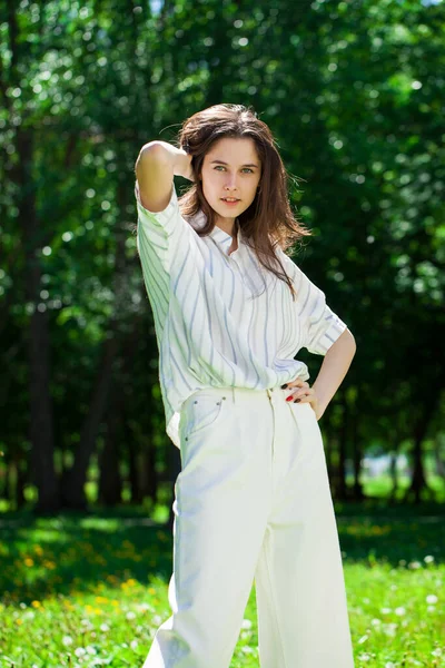 Close Portrait Young Beautiful Brunette Girl Summer Park — Stock Photo, Image