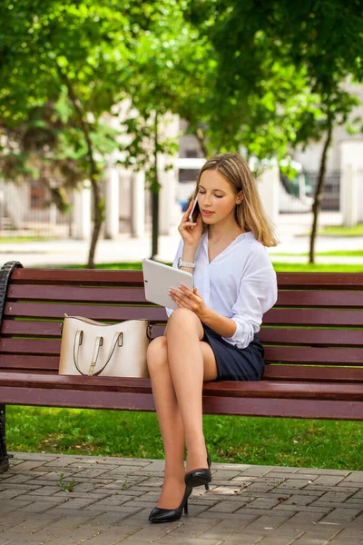 Blond Elegant Successful Business Girl White Shirt Touch Pad Break — Stock Photo, Image