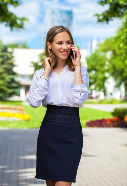 Portrait Young Assistant White Blouse Phoning Street — Stock Photo, Image