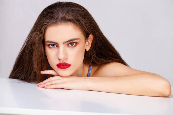 Maquiagem Beleza Rosto Feminino Close Retrato Uma Jovem Bela Morena — Fotografia de Stock
