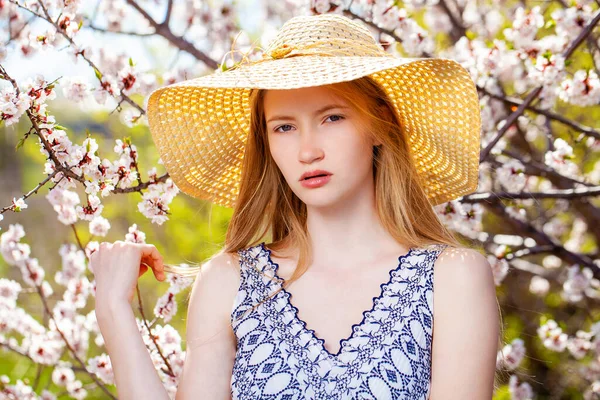 Close Portrait Young Blonde Woman Straw Hat — Stockfoto