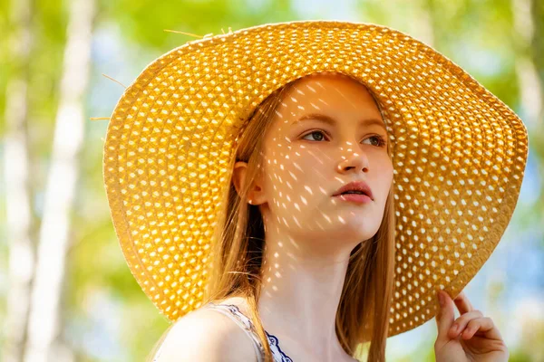 Close Portrait Young Blonde Woman Straw Hat — Stock Photo, Image