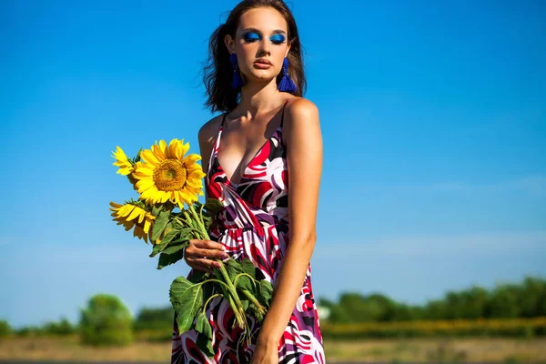 Close Portret Młodej Pięknej Brunetki Parku Letnim — Zdjęcie stockowe