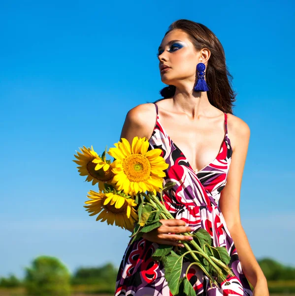 Gros Plan Portrait Une Jeune Belle Femme Brune Dans Parc — Photo