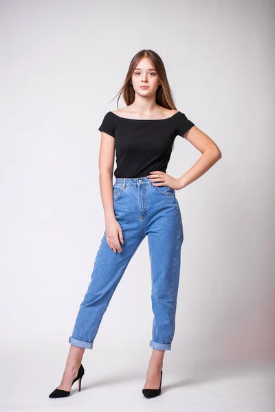 Vacker Sexig Brunett Kvinna Blå Jeans Mode Modell Jeans Kläder — Stockfoto