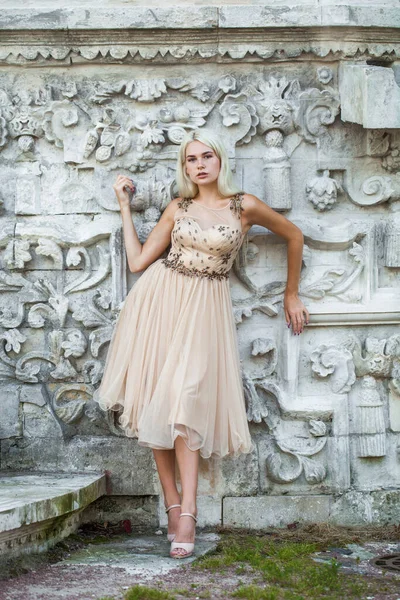 Full Body Portrait Young Beautiful Blonde Woman Beige Dress — Stock Photo, Image