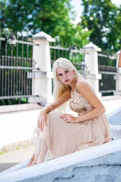 Full Body Portrait Young Beautiful Blonde Woman Beige Dress — Stock Photo, Image