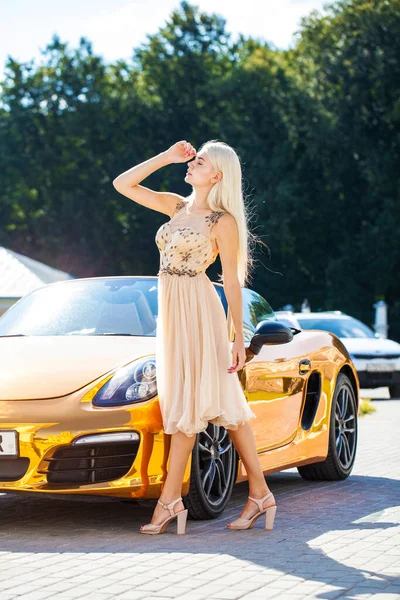 Full Body Portrait Young Beautiful Blonde Woman Beige Dress Summer — Stock Photo, Image