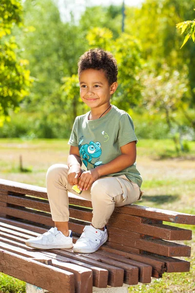 Портрет Маленького Хлопчика Осінньому Парку — стокове фото