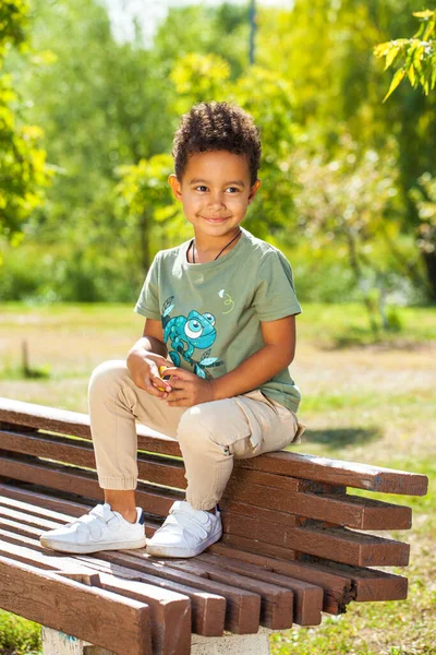 Retrato Comprimento Total Menino Parque Outono — Fotografia de Stock