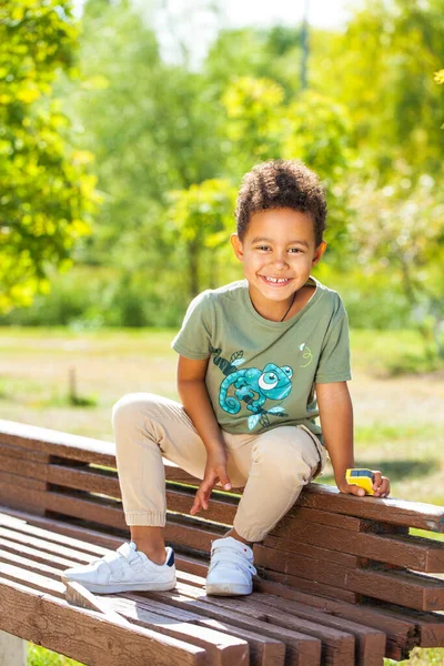 Retrato Comprimento Total Menino Parque Outono — Fotografia de Stock