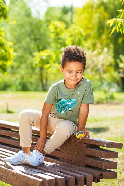 Retrato Comprimento Total Menino Parque Outono — Fotografia de Stock