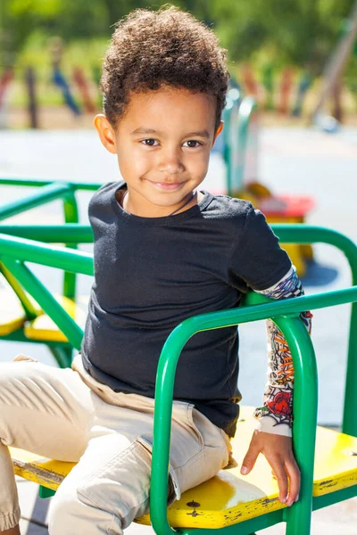Крупним Планом Портрет Маленького Хлопчика Осінньому Парку — стокове фото