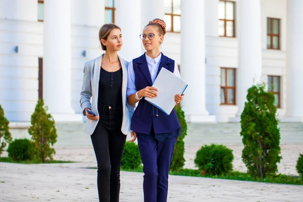 Two Young Female Students Walking Summer Park — Stock Photo, Image