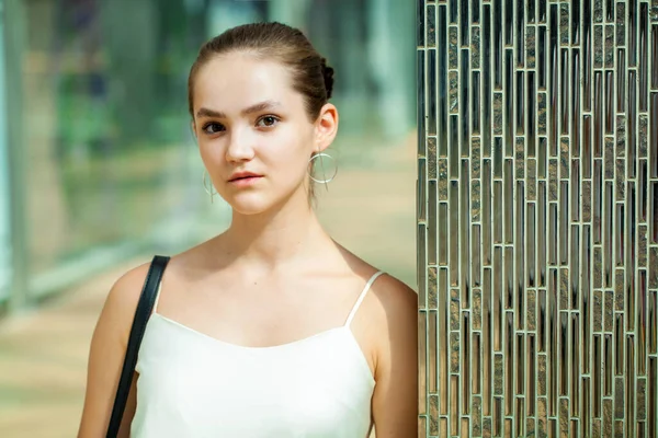 Retrato Uma Jovem Linda Menina Morena Interior — Fotografia de Stock