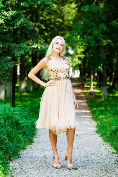 Full Body Portrait Young Beautiful Blonde Woman Beige Dress Summer — Stock Photo, Image