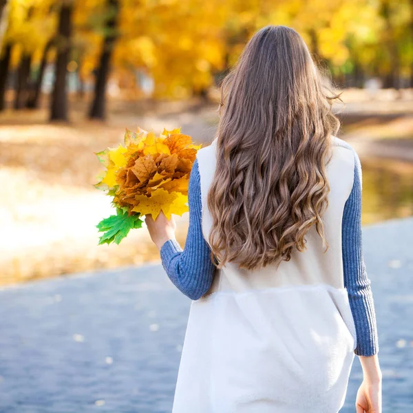 Achteraanzicht Brunette Haar Model Herfst Park Outdoor — Stockfoto