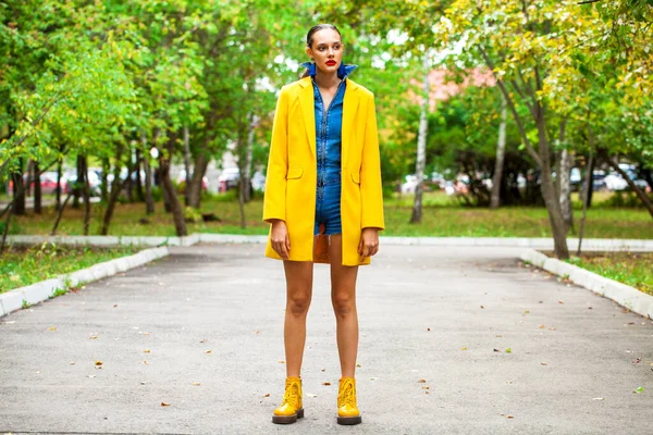 Portrait Stylish Model Yellow Coat — Stock Photo, Image