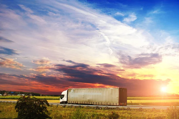 White Truck Trailer Countryside Road Fields Green Trees Sky Sunset — Stock Photo, Image