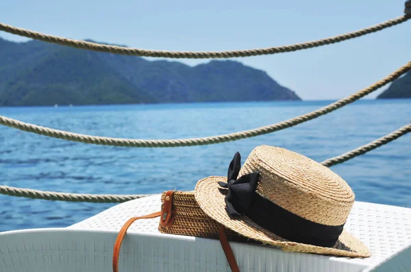 Straw Bag Straw Hat Lounge Chair Blue Sea Mountains Sky — Stock Photo, Image