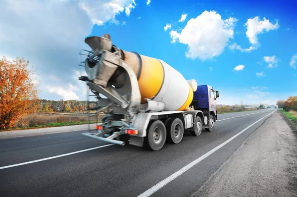 Blue Concrete Mixer Truck Countryside Road Trees Blue Sky Clouds — Stock Photo, Image