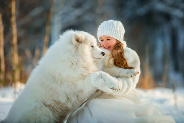 Winter girl portrait with samoyed dog — Stock Photo, Image