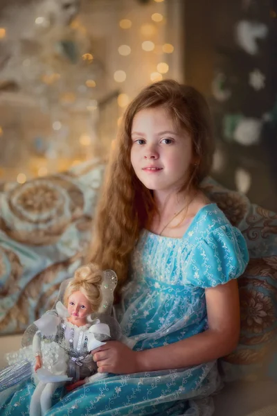 Retrato de niña en Nochebuena —  Fotos de Stock