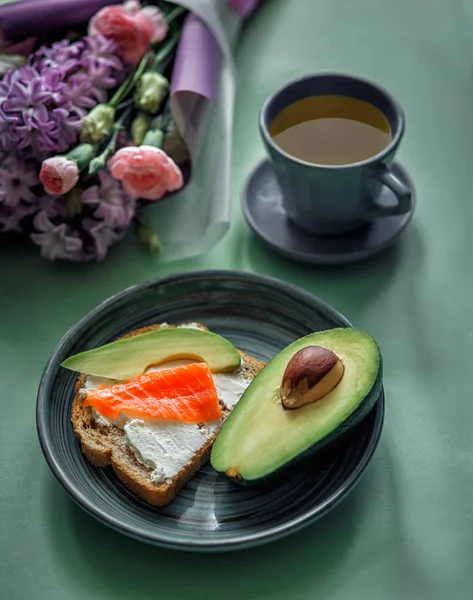 Lanzamiento Con Sándwiches Dietéticos Con Pan Grano Queso Crema Aguacate —  Fotos de Stock