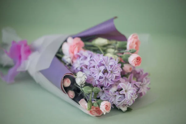 Frühlingsstrauß Rosa Und Lila Farben Mit Nelke Und Hyazinthe — Stockfoto