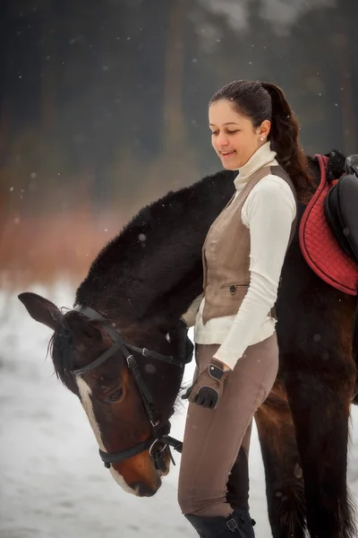 Joven Hermosa Mujer Con Caballo Retrato Aire Libre Día Primavera — Foto de Stock