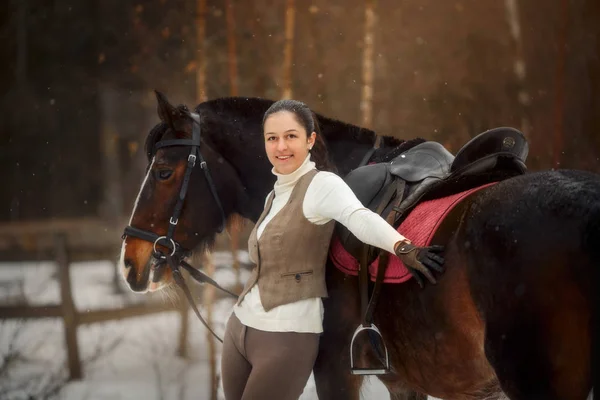 Joven Hermosa Mujer Con Caballo Retrato Aire Libre Día Primavera — Foto de Stock