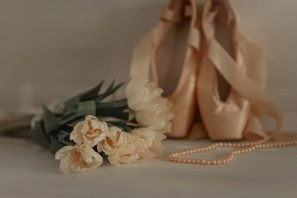 Pointes Roses Avec Tulipes Collier Perles — Photo