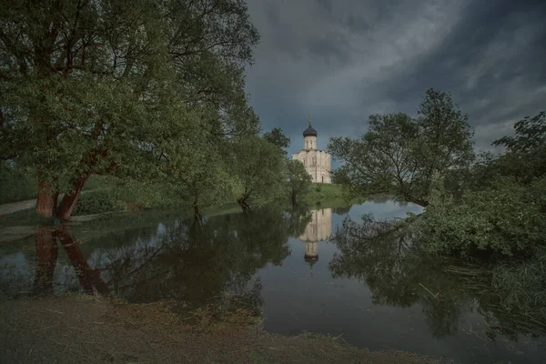 Church of Intercession on the Nerlin the rainy spring evening. Russia. View from the lake — Stock Image Church Intercession Nerlin Rainy Spring Evening Russia View Lake Royalty Free Stock Images