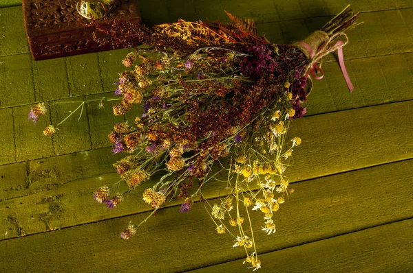 Grup Vahşi Çayır Yaz Buket Rustik Buket Kurutulmuş Çiçekler Buket — Stok fotoğraf