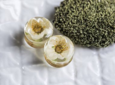 Kiraz çiçeği düğün fişleri Kurutulmuş gerçek çiçek Kulak tıkacı