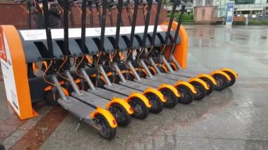 Park yerinde paylaşımı elektrik tekme scooter.