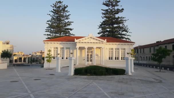 Paphos Municipal Library építve reggel — Stock videók