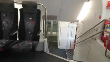 Yüksek hızlı tren ilk kişi pov iç yol gösterecek.