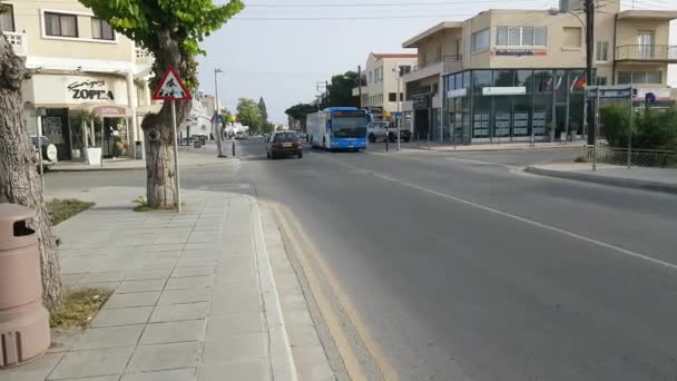 Trafik şehir otobüs istasyonu — Stok video